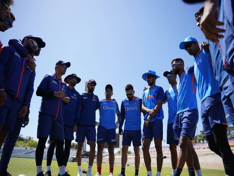 T20 World Cup 2022: Indian Cricket team takes on Australia in first Warmup match today at Brisbane ahead of super 12 matches T20 World Cup 2022: டி20 உலகக்கோப்பை பயிற்சி ஆட்டம்.. ஆஸி. யை எதிர்த்து களமிறங்கும் இந்தியா.. சவால்கள் என்னென்ன?