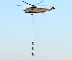 DefExpo 2022: સાબરમતી નદીમાં યોજાઈ રહેલા દિલધડક ઓપરેશનની 10 રોમાંચક તસવીરો