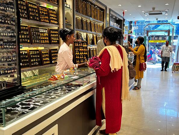 Dhanteras 2022: Things To Keep In Mind Before Buying Gold On Dhanteras Dhanteras 2022: Things To Keep In Mind Before Buying Gold On Dhanteras