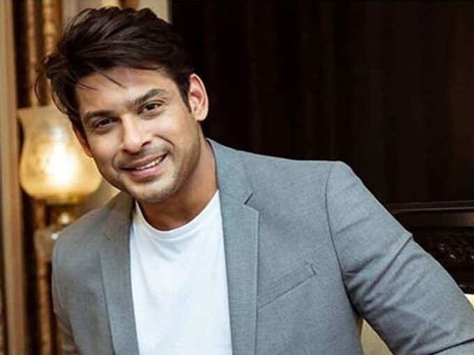 टीवी के मशहूऱ एक्टर और बिग बॉस 13 के विनर सिद्धार्थ शुक्ला के निधन ने सभी को हैरान करके रख दिया था. सिद्धार्थ की मौत 41 साल की उम्र में 2 सितंबर 2021 को हार्ट अटैक की वजह से हो गई थी.