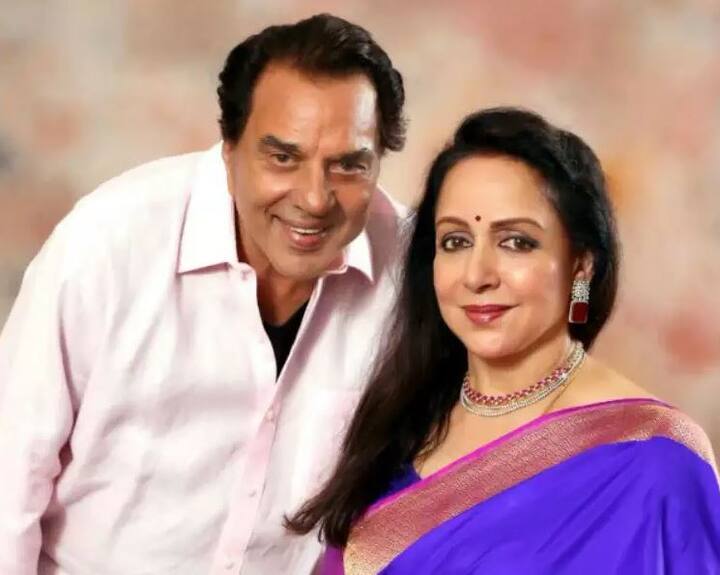 ਹੇਮਾ ਮਾਲਿਨੀ ਨੇ ਖੁਦ ਮਸ਼ਹੂਰ ਚੈਟ ਸ਼ੋਅ  Rendezvous with Simi Garewal 'ਚ ਸ਼ੋਅ ਦੀ ਹੋਸਟ ਸਿਮੀ ਗਰੇਵਾਲ ਨੂੰ ਇਹ ਕਹਾਣੀ ਸੁਣਾਈ। ਹੇਮਾ ਮਾਲਿਨੀ ਨੇ ਇਸ ਦੌਰਾਨ ਦੱਸਿਆ ਸੀ ਕਿ ਵਿਆਹ ਤੋਂ ਪਹਿਲਾਂ ਧਰਮਿੰਦਰ ਬਾਰੇ ਉਨ੍ਹਾਂ ਦੇ ਕੀ ਵਿਚਾਰ ਸਨ। ਇਸ ਦੇ ਨਾਲ ਹੀ ਹੇਮਾ ਨੇ ਇਸ ਚੈਟ ਸ਼ੋਅ 'ਚ ਇਹ ਵੀ ਦੱਸਿਆ ਸੀ ਕਿ ਧਰਮਿੰਦਰ ਨਾਲ ਉਨ੍ਹਾਂ ਦੇ ਵਿਆਹ ਬਾਰੇ ਉਨ੍ਹਾਂ ਦੇ ਪਰਿਵਾਰ ਦੇ ਲੋਕ ਕੀ ਸੋਚਦੇ ਹਨ।