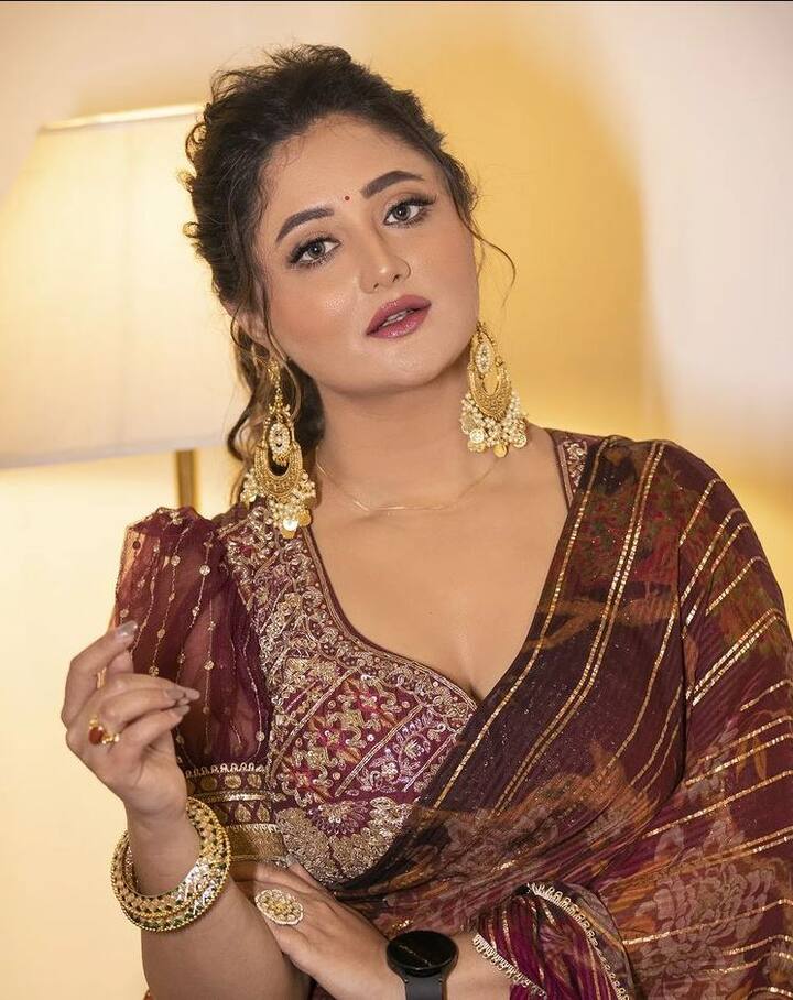 ઘણીવાર તે તેના કામના પ્રોજેક્ટ્સની ઝલક ચાહકો સાથે શેર કરે છે. આવી સ્થિતિમાં તેમના ફોલોઅર્સની યાદી પણ સતત વધી રહી છે.
