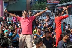 টেট উত্তীর্ণ চাকরিপ্রার্থীদের বিক্ষোভে রণক্ষেত্র করুণাময়ী