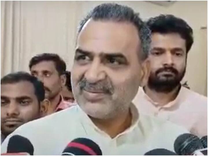 meerut sanjeev balyan slammed officers in disha meeting ann Meerut: DISHA की बैठक में उठा फर्जी मदरसा का मामला, मंत्री संजीव बालियान ने अधिकारियों को लगाई फटकार