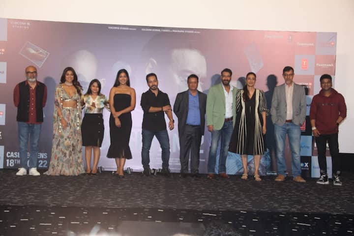 এদিন সোশ্যাল মিডিয়ায় আগামী ছবির ট্রেলার পোস্ট করে অজয় দেবগণ লেখেন, 'শব্দে নয়, দৃশ্যে মন দিন। কারণ শব্দের মধ্যে, মিথ্যা লুকিয়ে পড়ার জায়গা খুঁজেই নেয়। দৃশ্যম ২ ট্রেলার মুক্তি পেয়েছে। কেস নতুন করে খুলছে ১৮ নভেম্বর, ২০২২।'