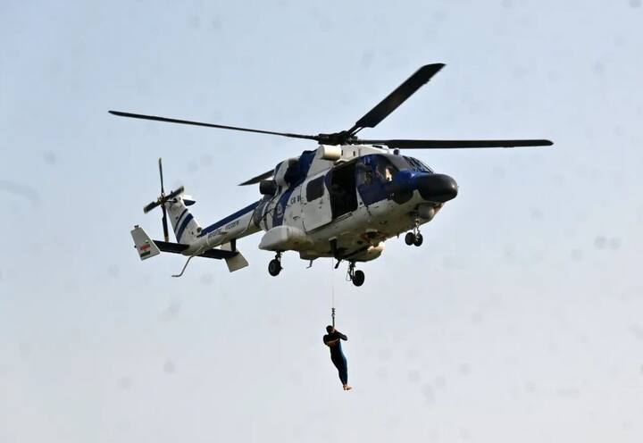 18થી 22 ઓક્ટોબર સુધી યોજાનાર ડિફેન્સ એક્સ્પોની અમદાવાદમાં તડામાર તૈયારીઓ ચાલી રહી છે. આ દરમિયાન રિવરફ્રન્ટ પર ત્રણેય સેનાના જવાનોએ દિલધડક રેસક્યુ ઓપરેશનની તૈયારીઓ શરુ કરી દીધી છે.