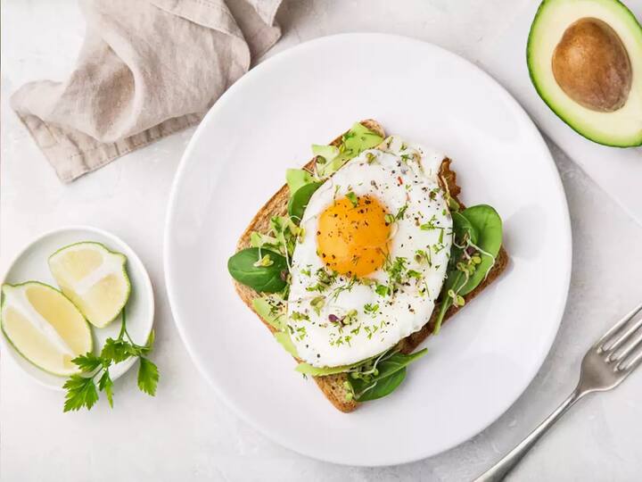 ਹਾਲਾਂਕਿ, ਕਈ ਰਿਪੋਰਟਾਂ ਇਹ ਵੀ ਕਹਿੰਦੀਆਂ ਹਨ ਕਿ ਆਂਡੇ ਵਿੱਚ ਹੋਰ ਭੋਜਨਾਂ ਦੇ ਮੁਕਾਬਲੇ ਜ਼ਿਆਦਾ ਕੋਲੈਸਟ੍ਰੋਲ ਹੁੰਦਾ ਹੈ।