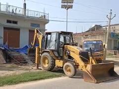 Ballia में युवती के हत्या की कोशिश करने वाले पर बड़ी कार्रवाई, मकान पर चला प्रशासन का बुलडोजर