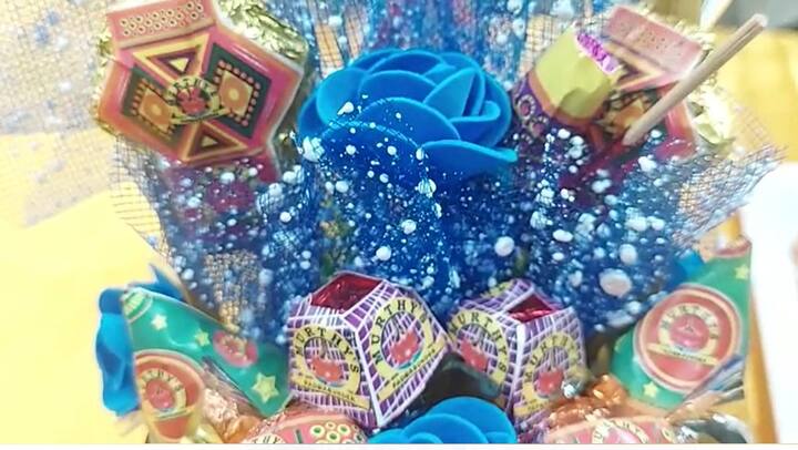 हे चॉकलेटचे फटाके यंदा बाजारात भाव खात आहेत.