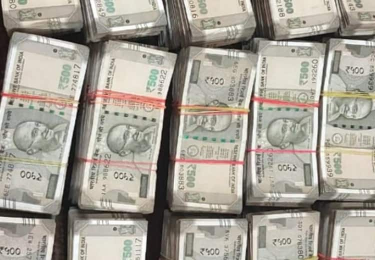 Kolkata Police recovers More than Eight crore rupees from Chartered Accountant house Lookout notice issued Kolkata News: CA के घर पर रेड में मिले 8.15 करोड़ रुपये, कोलकाता पुलिस ने जारी किया लुकआउट नोटिस