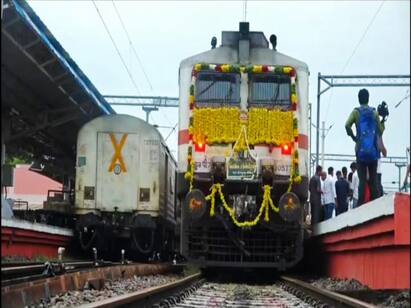 Allowed to carry pet dogs in trains TNN ரயில்களில் வளர்ப்பு நாய்கள் கொண்டு செல்ல அனுமதி  - என்னென்ன கட்டுப்பாடுகள் தெரியுமா..?