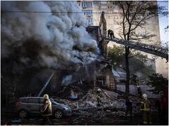 मिसाइलों के बाद यूक्रेन में रूस ने किए ड्रोन हमले, देखें तबाही का वीडियो