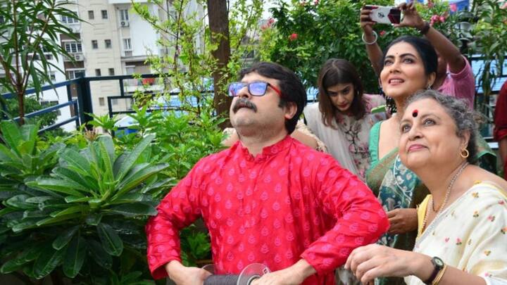 এদিন 'নো চাপ' গানের সঙ্গে রাস্তায় ফ্ল্যাশমব করে ৪০ জনেরও বেশি খুদে। সব মিলিয়ে জমজমাটি উৎসব।