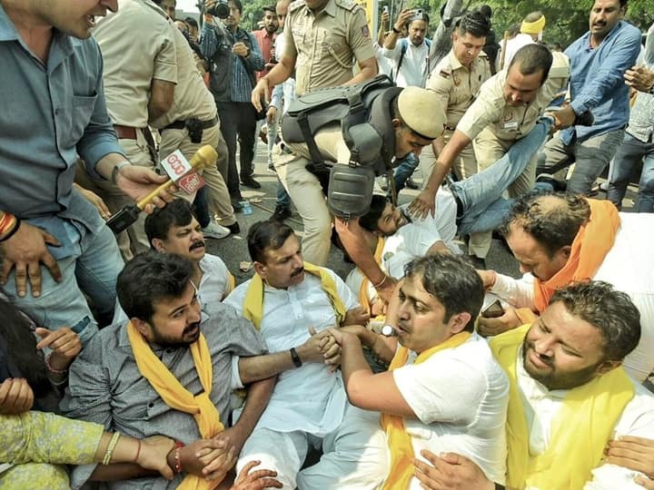AAP’s Sanjay Singh, Others Detained Outside CBI Headquarters For Violation Of Prohibitory Orders Delhi Excise Policy AAP’s Sanjay Singh, Others Detained Outside CBI Headquarters For Violation Of Prohibitory Orders AAP’s Sanjay Singh, Others Detained Outside CBI Headquarters For Violation Of Prohibitory Orders
