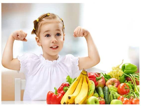 How To Make Eyes Strong: બાળકો ફોન, ટીવી અને કોમ્પ્યુટર-લેપટોપ પર કલાકો વિતાવે છે, જેનાથી તેમની આંખો પર ખરાબ અસર પડી રહી છે. આંખો નબળી પડી જાય છે અને ચશ્મા વહેલા પહેરવામાં આવે છે. તમે આ ખોરાકથી બાળકોની આંખોને મજબૂત બનાવી શકો છો.