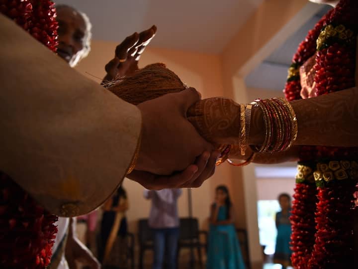 Viral news Punjabi beauty contest offers winner chance to marry Canadian NRI అందాల పోటీల్లో గెలిస్తే ఎన్నారైతో పెళ్లంట - విషయం తెలిసి ఖాకీలే పెళ్లి చేశారు!