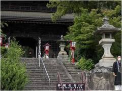 जापान के इस बौद्ध मंदिर में प्रसाद में मिलती है Wine की बोतल, जानिए इसका पौराणिक इतिहास