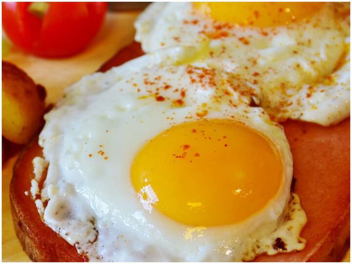 It is better for people who have these problems not to eat egg yolk Egg Yolk: ఈ సమస్యలు ఉన్నవాళ్లు గుడ్డులోని పచ్చసొన తినకపోవడమే బెటర్