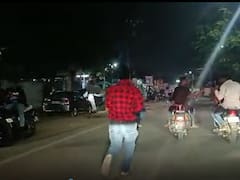 Crime: கடனை கட்டத்தவறியதால் 2 கி.மீ பைக்கில் கட்டி இழுத்துச்சென்ற கொடூரம்.. வேடிக்கை பார்த்த காவலர்கள்..