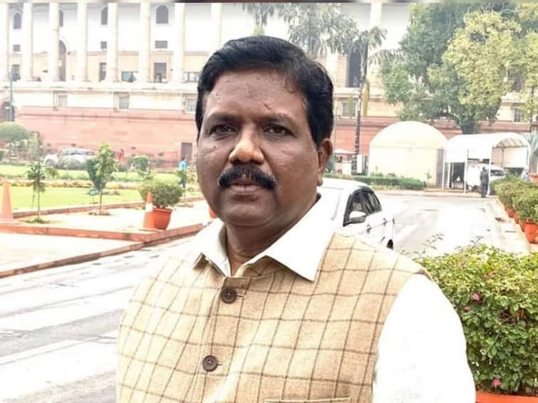 Isn't denying the benefits of reservation also a form of caste violence? MP Ravikumar MP Ravikumar: ஒதுக்கீடு செய்த பணி இடங்களையும் நிரப்பாமல் வைத்திருப்பது நியாயமா? - அரசுக்கு எம்.பி. ரவிக்குமார் கேள்வி