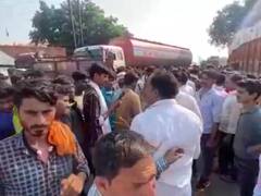 भिंड-ग्वालियर हाईवे पर अनियंत्रित बस ने मारी बाइक को टक्कर, मौके पर हुई एक की मौत, परिजनों ने लगाया जाम