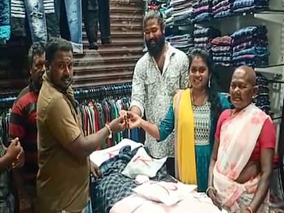 Thanjavur Deepavali sale offer grabbed the attention of the people TNN ஒத்த ரூபா தாங்க... ஒரு சட்டையை எடுத்துக்கிட்டு போங்க -  தீபாவளி விற்பனை!
