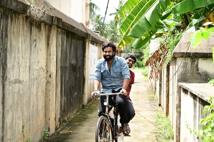 గోదావరి కుర్రాడిగా సైకిల్ తొక్కుతున్న రక్షిత్ అట్లూరి