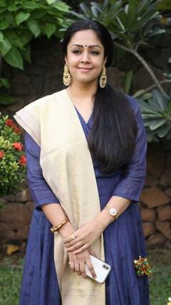 HBD Jyothika : அன்றும் இன்றும் மக்களின் மனதில் நீங்கா இடம் பிடித்த ஜோதிகாவின் கலக்கல் க்ளிக்ஸ்!