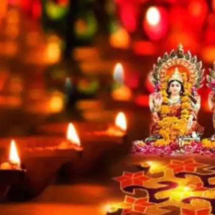 এবার ধনতেরাস উৎসব ২৩ অক্টোবর, রবিবার। ধনতেরাসের দিনটি দেবী লক্ষ্মীকে খুশি করার জন্য বলে মনে করা হয়।