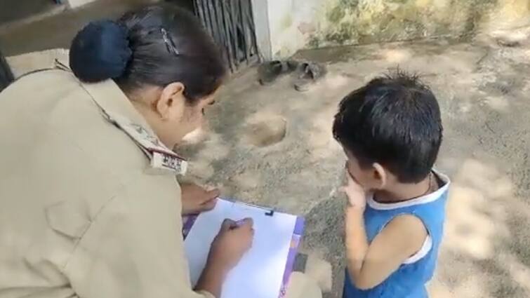 3-year-old child reached the police station with his mother complaint video: ਮਾਂ ਦੀ ਸ਼ਿਕਾਇਤ ਲੈ ਕੇ ਥਾਣੇ ਪਹੁੰਚਿਆ 3 ਸਾਲ ਦਾ ਬੱਚਾ, ਕਹਿੰਦਾ ਮਾਂ ਮੇਰੀ ਚਾਕਲੇਟ ਚੋਰੀ ਕਰਦੀ