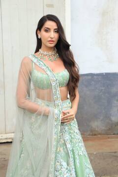 दीवाली से पहले Nora Fatehi का देसी लुक, देखें Jhalak Dikhhla Jaa के सेट से आईं ये तस्वीरें