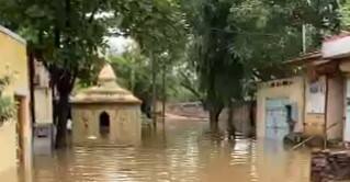 बारामतीतून वाहणाऱ्या कऱ्हा नदीच्या पाणी पातळीत वाढ व्हायला सुरुवात झाली आहे.