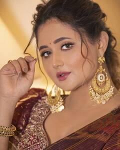 PHOTO : साडीत खुललं रश्मीचं सौंदर्य; ट्रेडिशनल लूकमधील अदांनी करतेय घायाळ