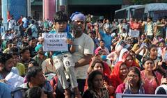 দুপুর থেকে রাত গড়িয়ে সকাল, করুণাময়ীতে এখনও পথ আটকে বিক্ষোভ TET চাকরিপ্রার্থীদের