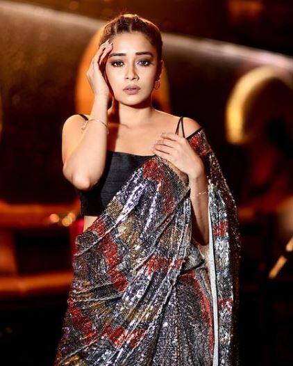 वह सुंबुल के साथ अपनी कहानी साझा करती हैं और बताती हैं कि उसने कितनी मुश्किलें देखी हैं. वह कहती हैं, 