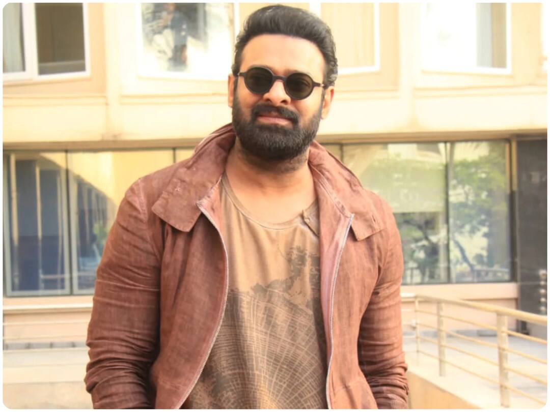 Prabhas New Movie Update director Maruthi is going to release special poster on Prabhas Birthday Look test done on Monday, regular shoot from Wednesday Prabhas New Movie Update : ప్రభాస్ బర్త్‌డే గిఫ్ట్ రెడీ - రేపటి నుంచి అసలు కథ మొదలు