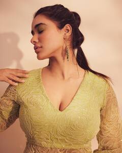 Ketika Sharma: కొంటె చూపుతోనే కవ్విస్తున్న కేతికా శర్మ