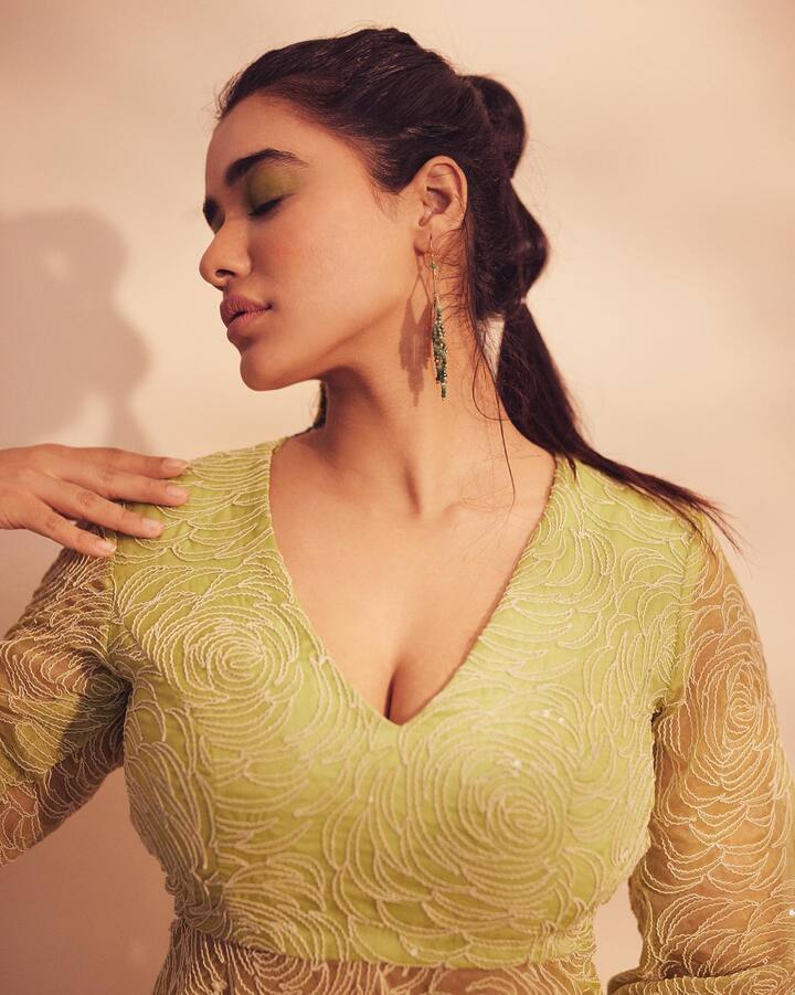 కొంటె చూపులతో కవ్వించడంలో ముందుంటుంది  కేతికా శర్మ -Image Credit: Ketika Sharma/Instagram