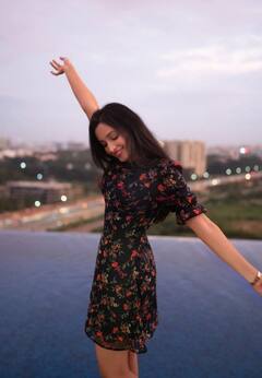 Srinidhi Shetty: పొట్టి గౌన్ లో 'కేజీఎఫ్' బ్యూటీ క్యూట్ లుక్స్!