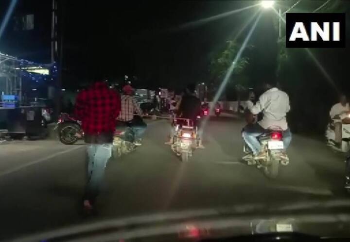 Odisha Man Tied To Scooty And forced to run 2 km On Busy Road for failing to repay Rs 1500 ओडिशा: डेढ़ हजार रुपये नहीं चुकाने पर शख्स को स्कूटी से बांधा, दो किलोमीटर तक दौड़ाया