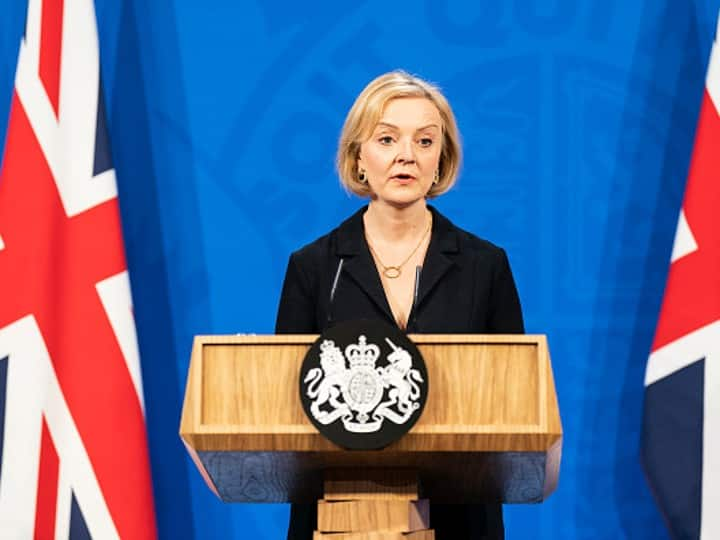 UK PM Liz Truss Says Sorry For Economic 'Mistakes' But Vows To Stick Around