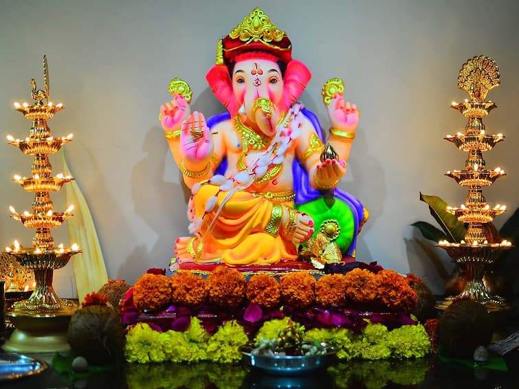 Budhwar Upay: If you want to get rid of physical and mental problems, do this remedy of Ganapati Bappa on Wednesday Budhwar Upay: શારીરિક અન માનસિક કષ્ટોથી મુક્તિ મેળવવી હોય તો બુધવારે કરો ગણપતિ બાપ્પાના આ ઉપાય