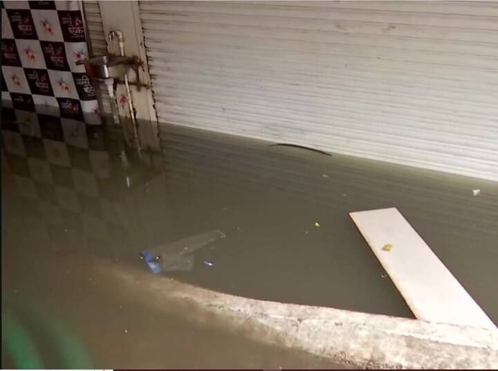 મોડી સાંજે જ્યારે રણજી શહેર વિસ્તારમાં ભારે વરસાદ પડ્યો હતો, ત્યારે પાણી ભરાવાની અને અન્ય ઘટનાઓની જાણ ફાયર બ્રિગેડના કંટ્રોલ રૂમમાં કરવામાં આવી હતી.