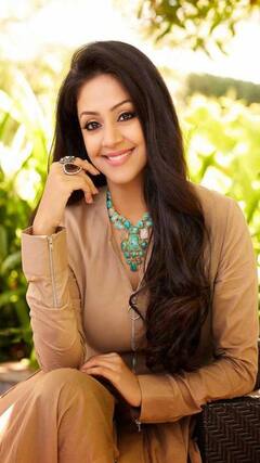 HBD Jyothika : அன்றும் இன்றும் மக்களின் மனதில் நீங்கா இடம் பிடித்த ஜோதிகாவின் கலக்கல் க்ளிக்ஸ்!