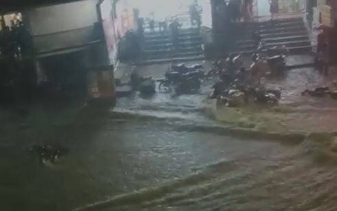 पावसाचं पाणी दगडूशेठ मंदिरात