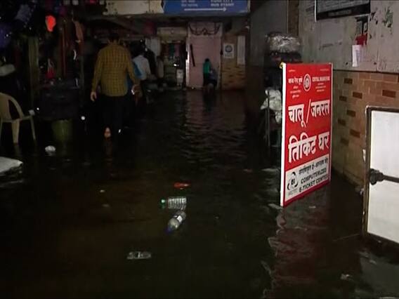 पुणे रेल्वे स्टेशनसमोरील भुयारी मार्गात पाणी भरलं, दुकानांचं नुकसान