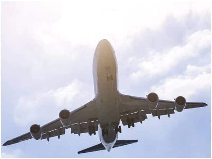 कई बैंक आजकल फ्लाइट बुकिंग के लिए कई तरह के ऑफर्स देते हैं. अगर आप ज्यादा कैशबैक या डिस्काउंट का लाभ पाना चाहते हैं तो बैंक के ऑफर्स का ध्यान रखते हुए क्रेडिट कार्ड से पेमेंट कर सकते हैं.