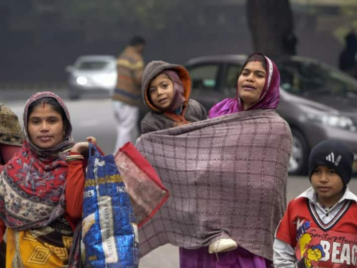 Delhi NCR Weather Updates Cold will increase before Deepawali in Delhi Noida Gurugram temperature reached 17 degrees Delhi-NCR Weather Updates: दीपावली से पहले दिल्ली में बढ़ेगी ठंड, 17 डिग्री तक पहुंचा रात का पारा, हवा आज भी खराब