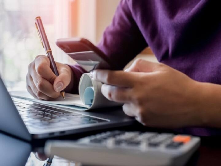 आपको बता दें कि अगर चेक बैंक cheque को बैलेंस न होने के कारण डिक्लाइन करता है तो ऐसे में ऐसे में Payer के खिलाफ कार्रवाई की जा सकती हैं. ऐसे में Payer के खिलाफ मुकदमा दर्ज किया जा सकता हैं.