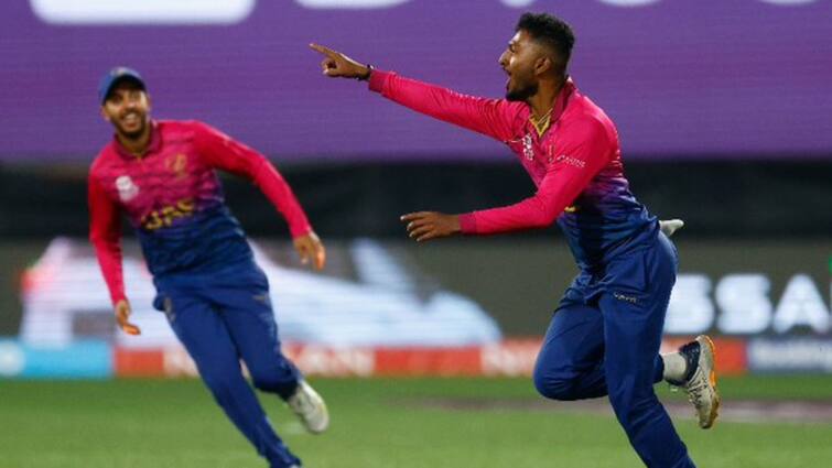 T20 World Cup 2022 First Hat Trick UAE vs SL Karthik Meiyappan Takes First Hat-Trick T20 WC 2022- Watch Video T20 WC 2022 First Hat-Trick: শ্রীলঙ্কার বিরুদ্ধে টুর্নামেন্টের প্রথম হ্যাটট্রিক করলেন কার্তিক, তাও হারল আমিরশাহি